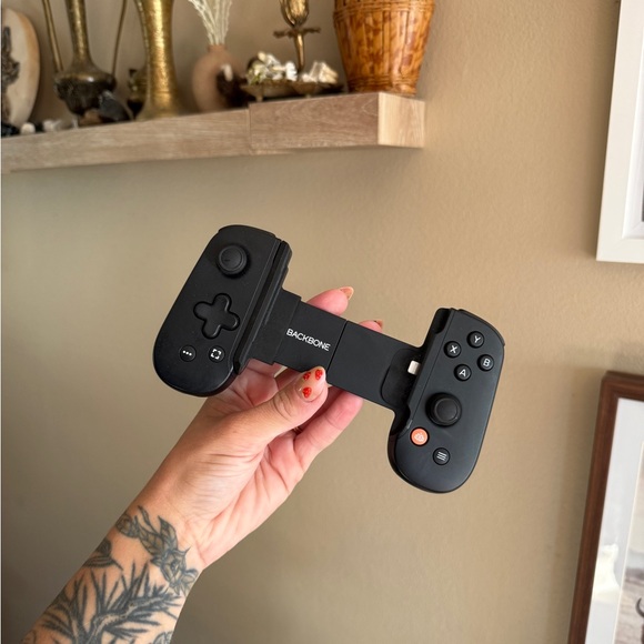 iPhone Backbone Gaming Controller - lightning - Picture 1 of 4